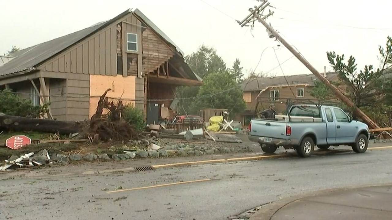 Two tornadoes hit Oregon coast; 10 tornado warnings issued for O KPTV