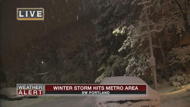 SW Broadway closes due to abandoned cars