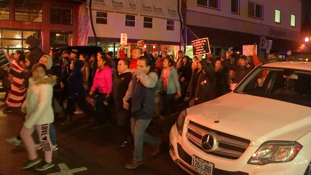 Around 300 people rally for Hillsboro to become a sanctuary city