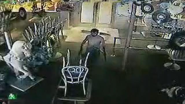 Caught on camera: Burglary suspect goes on rampage inside Salem pizza shop