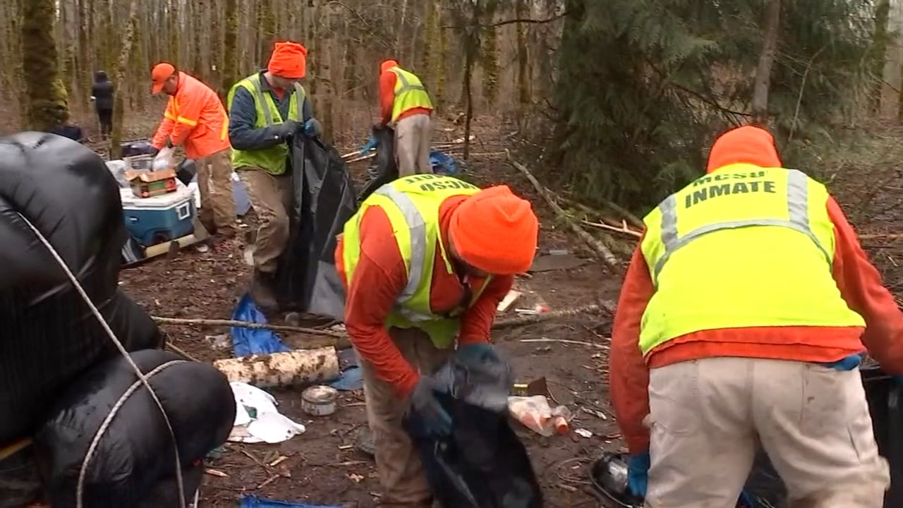 Deputies clear homeless camp from park near Sandy River