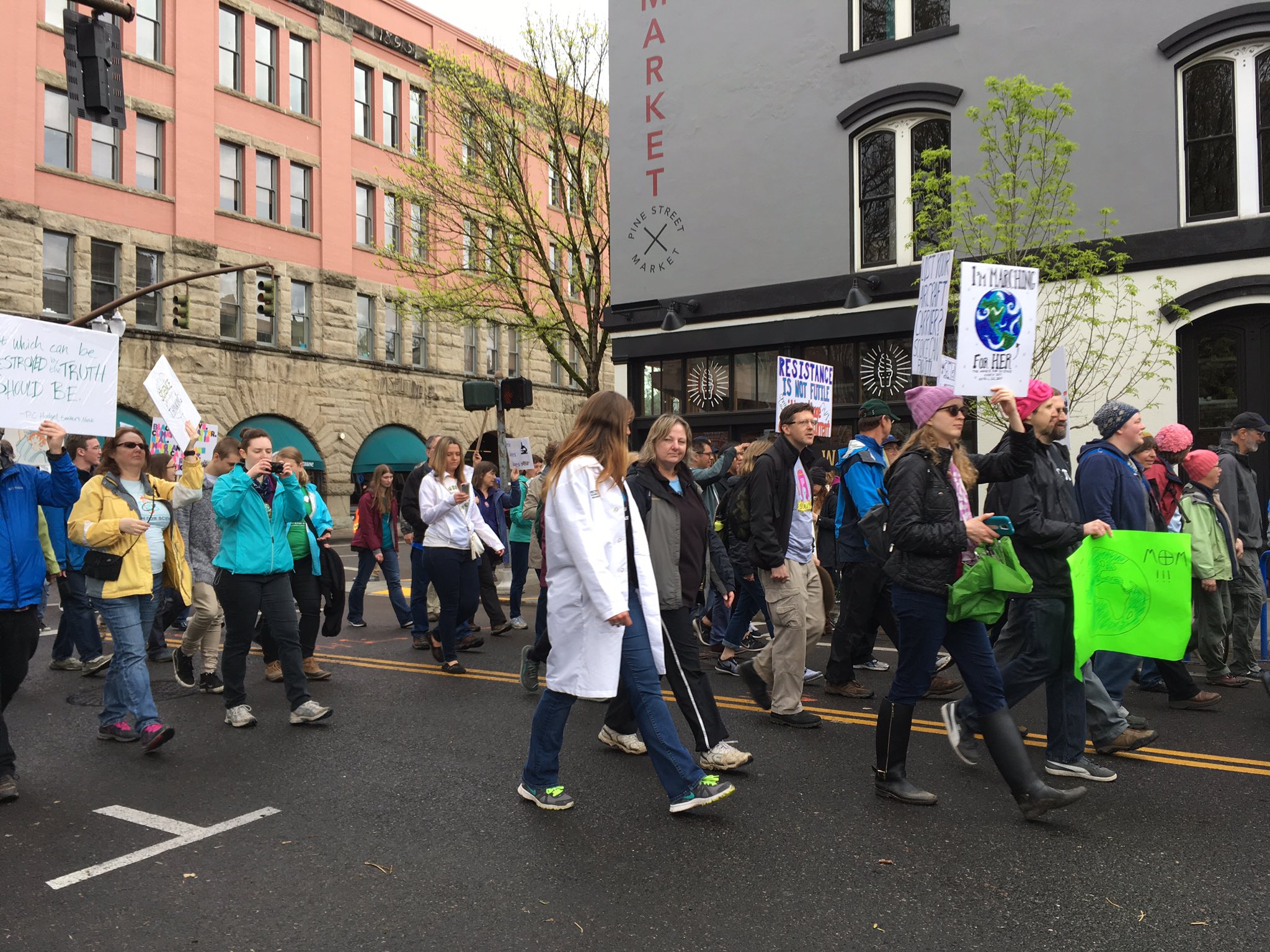Thousands march in downtown Portland to defend science KPTV FOX 12