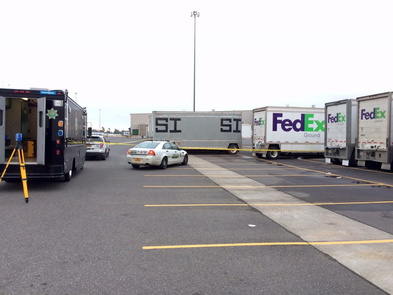 Person dies in workplace incident at FedEx in Troutdale KPTV FOX 12