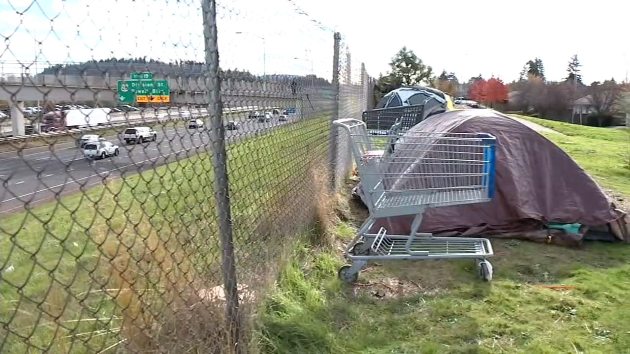 People in SE Portland frustrated with homeless campers along bike path near I-205