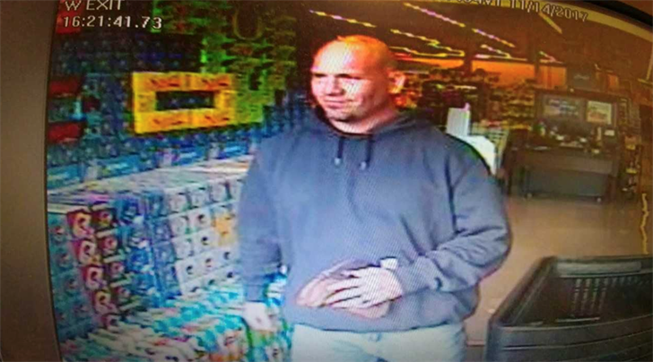 Woman says man snatched her purse at Dallas Safeway