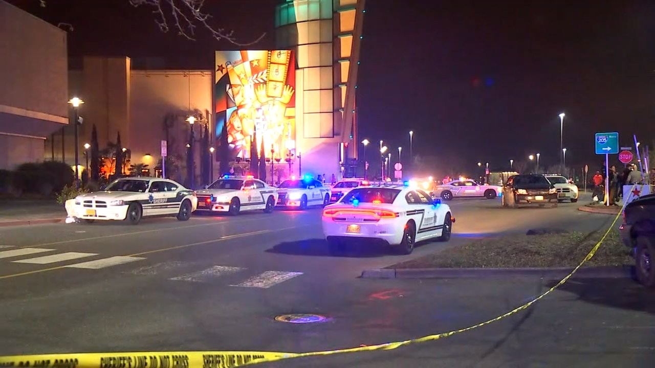 Deputies investigating shooting in Clackamas Town Center parking KPTV