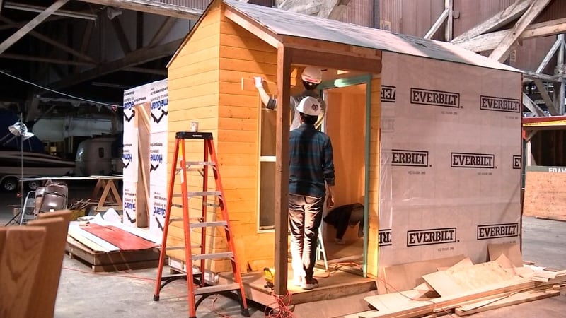 Students and designers work on ‘sleeping pods’ for Portland’s ho - KPTV ...